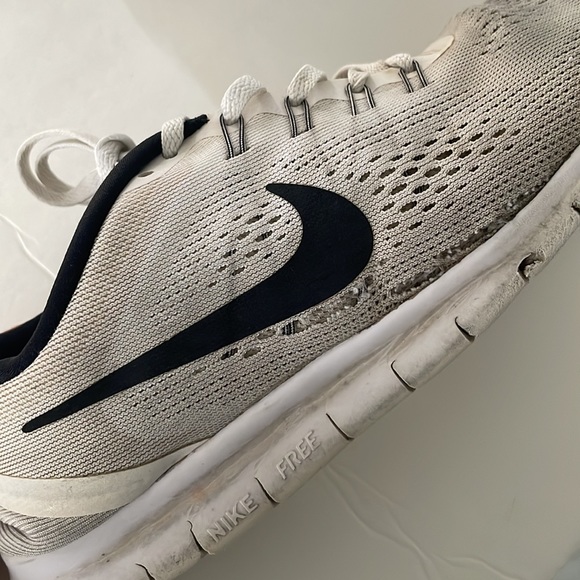 Nike - Picture 2 of 4